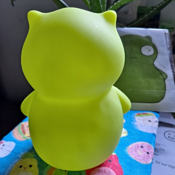 Bob's Burgers Kuchi Kopi Glow in the Dark Figurine & Sticker - Picture 3 of 6